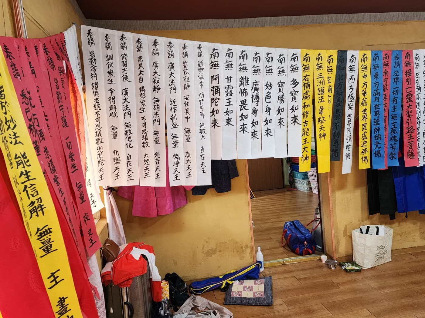 법회 장엄 준비